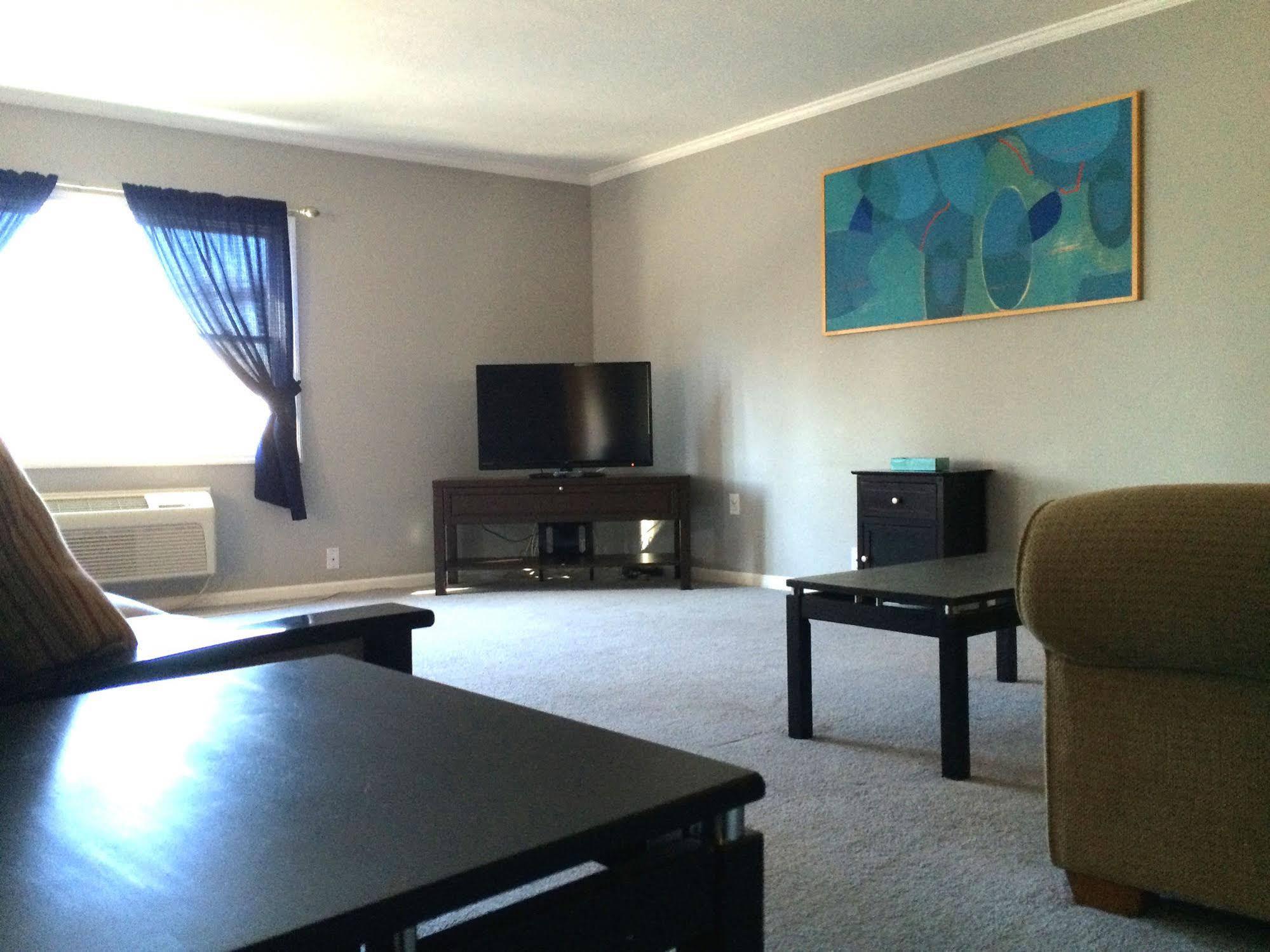 Motel Montreal Lake George Zewnętrze zdjęcie