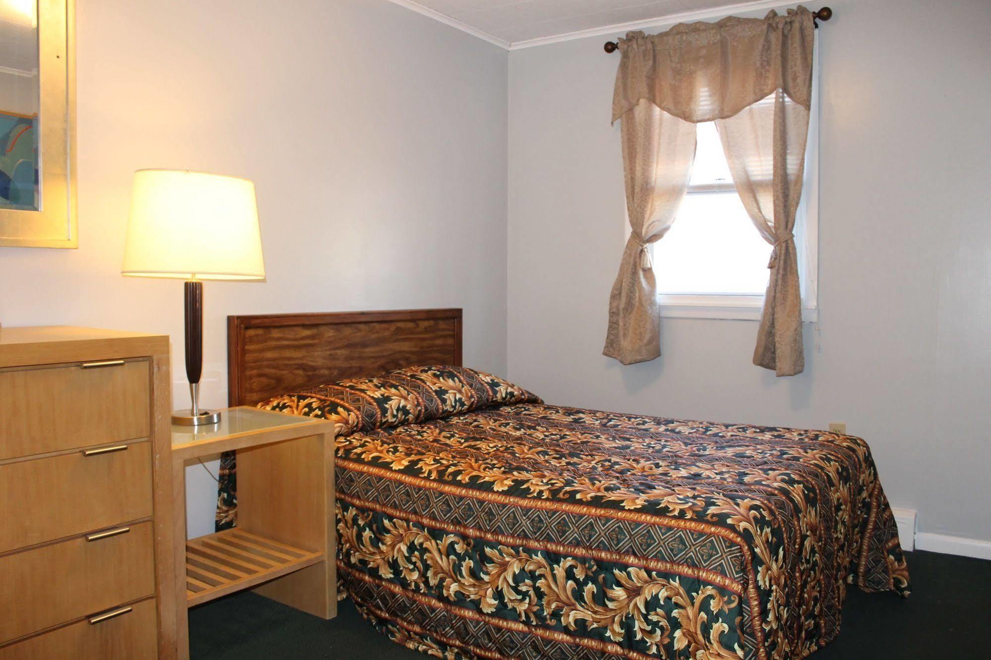 Motel Montreal Lake George Zewnętrze zdjęcie